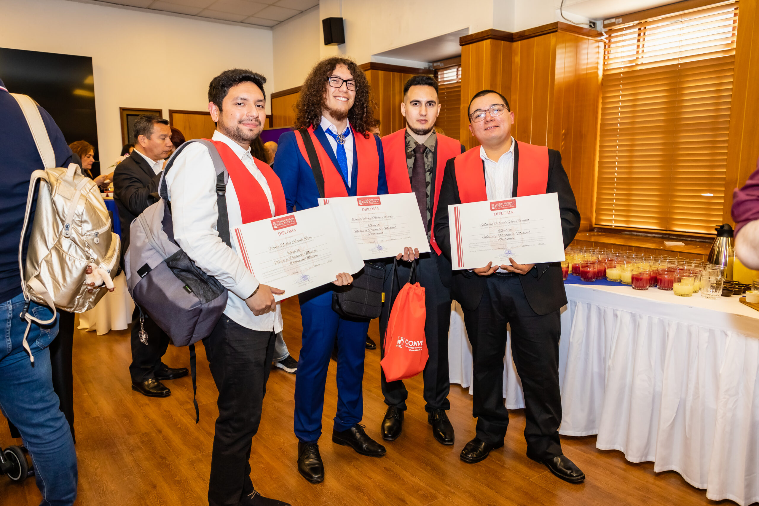 Galería de imágenes Ceremonia de Graduación y Titulación en Sede Santiago – 14 noviembre 2023
